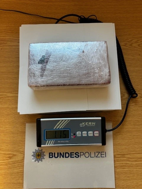Polizeiteam deckt Drogenversteck auf: 1,15 Kilogramm Kokain sichergestellt