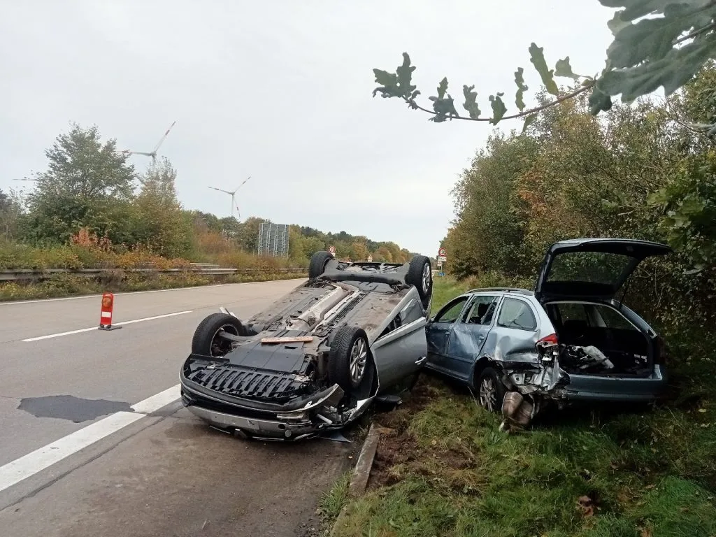 Verkehrsunfall auf der A27: Drei Personen bei Kollision leicht verletzt