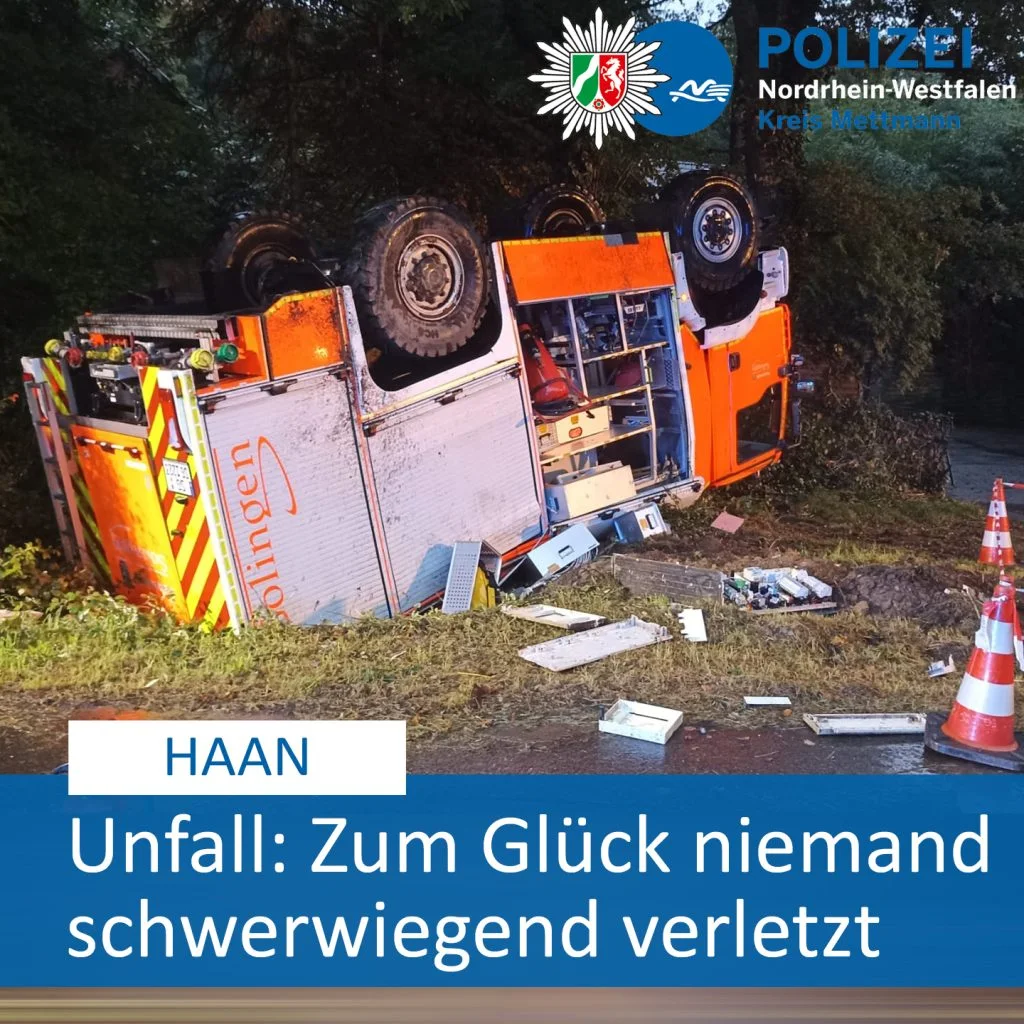Schwerer Unfall mit Feuerwehrfahrzeug in Haan: Drei Verletzte