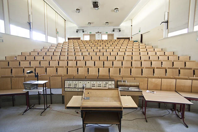 Prüfauftrag zu möglichen Konsequenzen für Hochschullehrende sorgt für Aufruhr