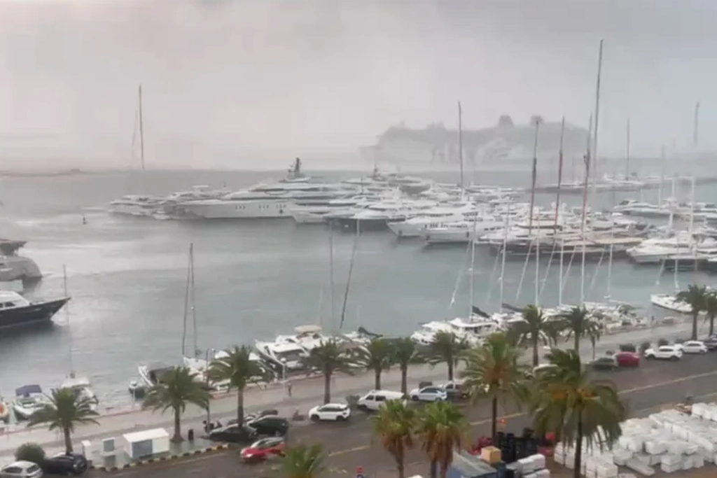 Sturm auf Mallorca: Kreuzfahrtschiff kollidiert mit Öltanker