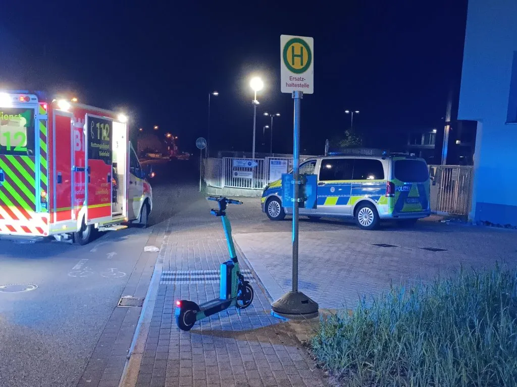 Unfall in Bielefeld: Betrunkene E-Scooter-Fahrerin schwer verletzt