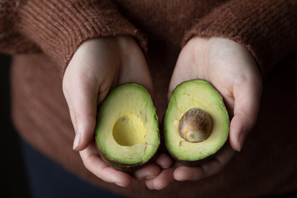 Mit diesen Methoden bleibt Ihre Avocado länger frisch und grün