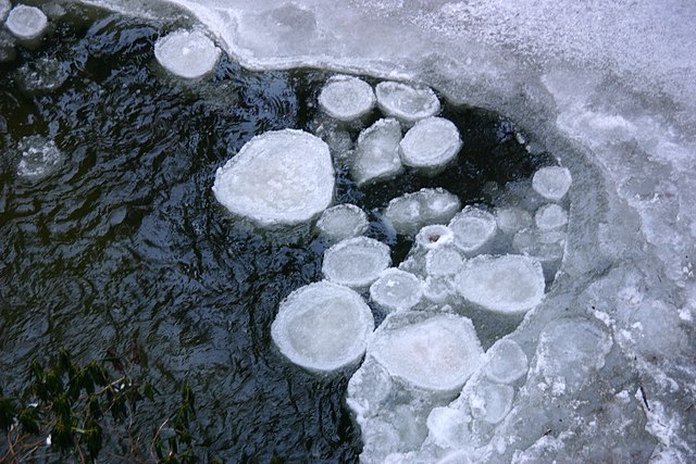 Hochwasserfolgen: Trügerische Eisdecken in Niedersachsen
