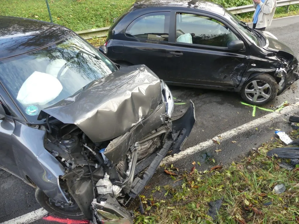 Frontalzusammenstoß in Engelskirchen: Fahrer unter Drogeneinfluss verursacht Unfall