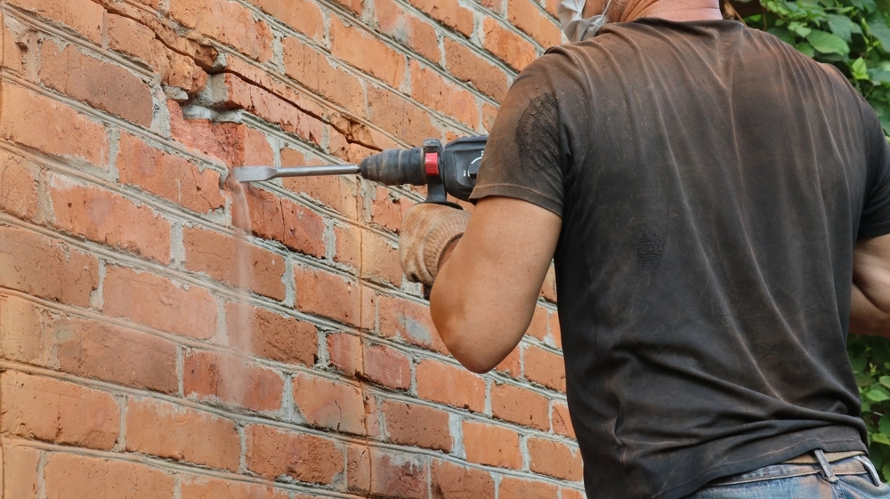 Bohrarbeiten an der Fassade: Was Mieter wissen müssen