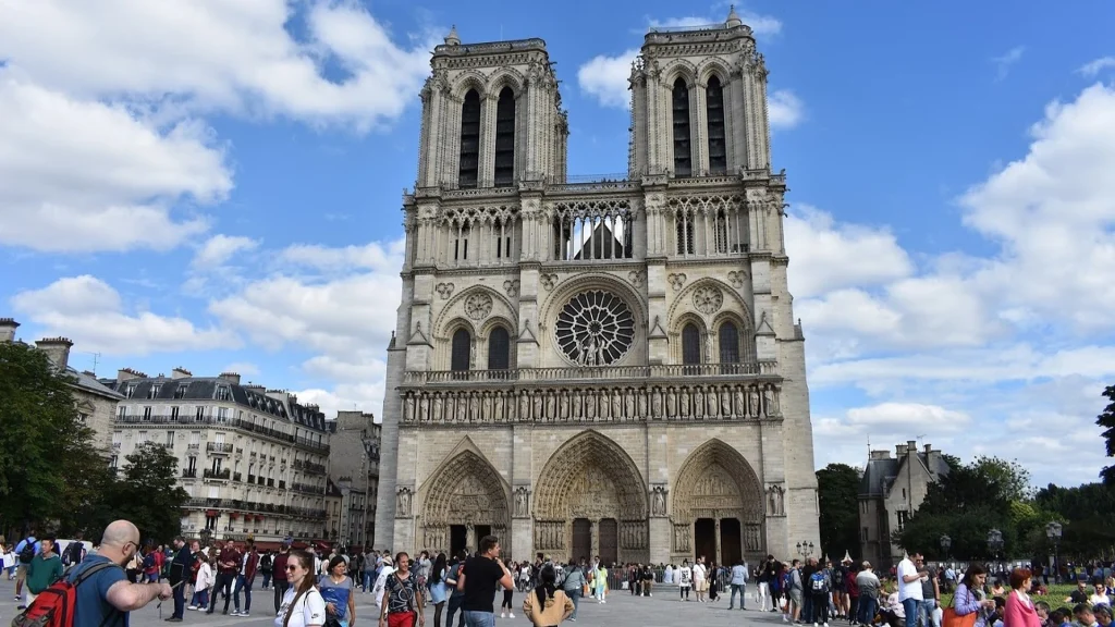 Restaurierte Notre-Dame: 800.000 Besucher strömen im ersten Monat zur Kathedrale