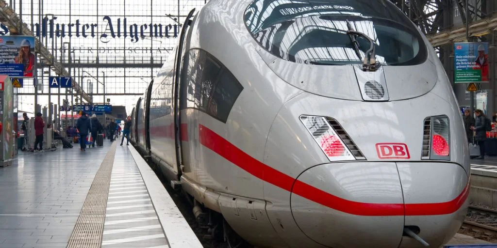 Reisepläne in Gefahr: Warnstreik trifft Deutsche Bahnreisende hart