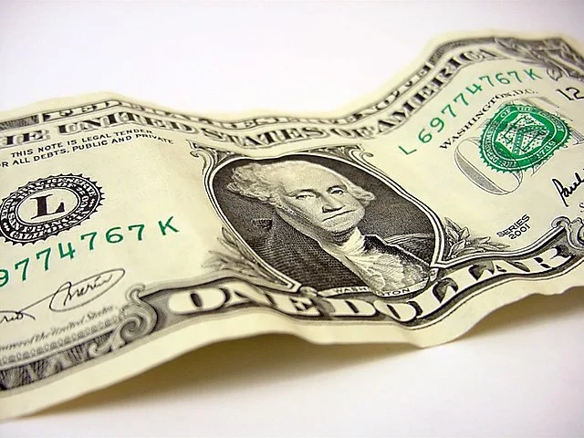 Kleiner Junge, große Geste: Geschäftsmann belohnt Jungen für seinen einzigen Dollar