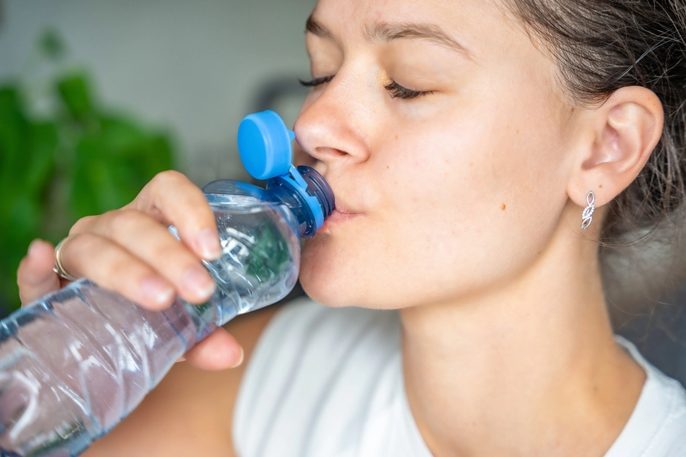 Wie viel Wasser sollten Sie täglich trinken?
