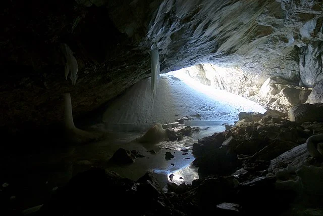 Tragödie auf Island: Eishöhle stürzt ein – Suche nach Vermissten geht weiter