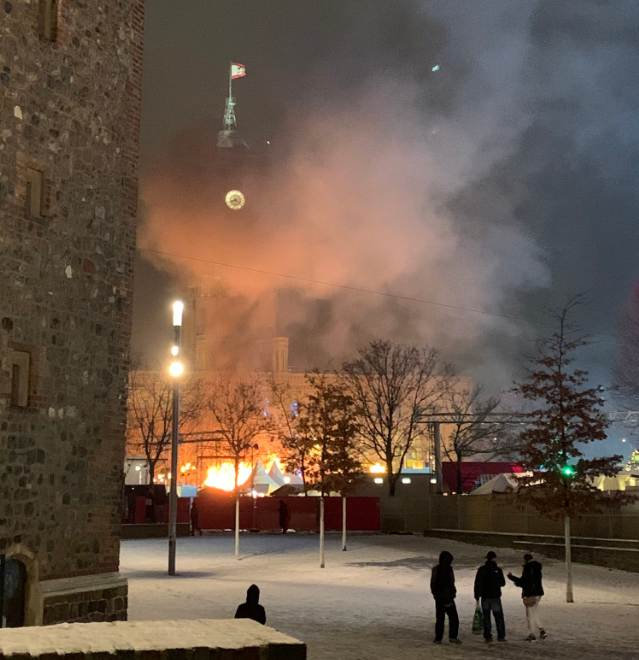 Brennende Stände: Rettungseinsatz auf Weihnachtsmarkt