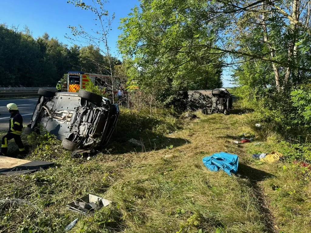 Tragischer Unfall auf der A39: Brautpaar schwer verletzt