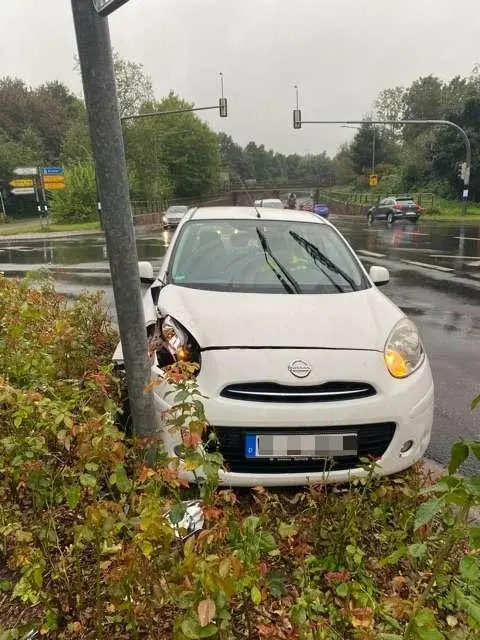 Gefährliches Überholmanöver in Buxtehude: Polizei sucht Zeugen