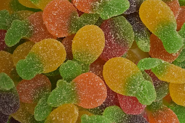 Erkrankungen in 28 Bundesstaaten werden nun mit den ‚Microdosing‘-Gummibärchen und Schokoriegeln eines Unternehmens in Verbindung gebracht.