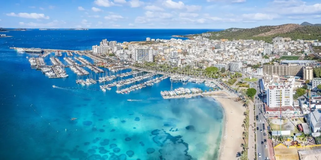 Dramatische Lebenswende: Mit 33 verlässt sie Ehe und Job für ein neues Leben in Ibiza