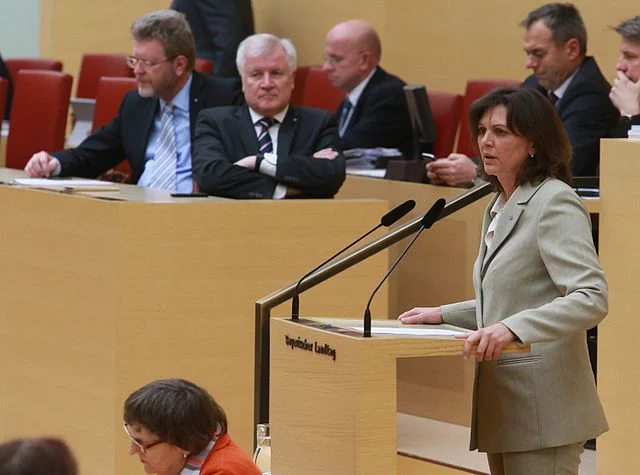 Kein Gehalt mehr für Verfassungsfeinde im bayerischen Landtag
