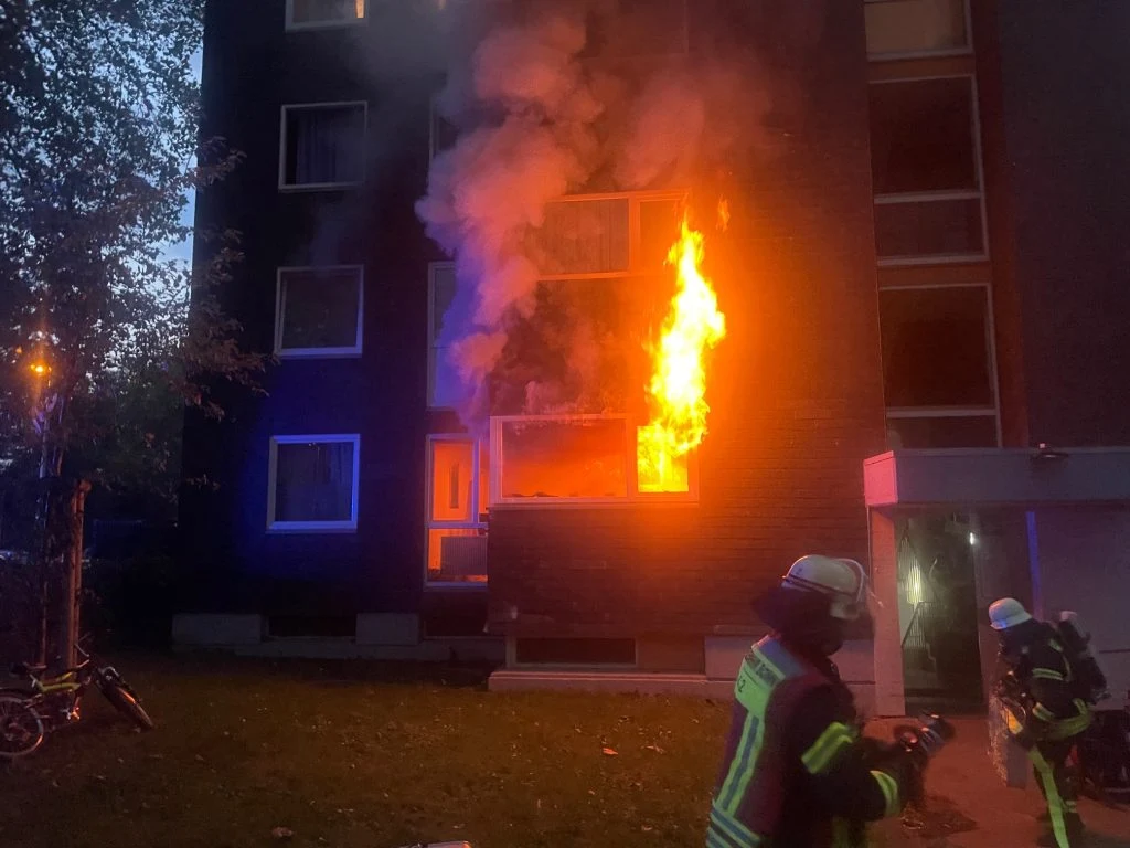 Feuerwehreinsatz in Tannenbusch: Wohnung unbewohnbar