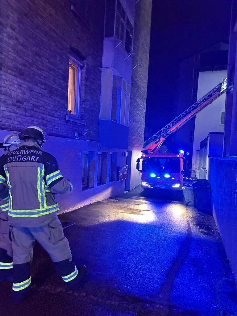 Brennender Akku auf Balkon: Schnelles Eingreifen verhindert Schlimmeres