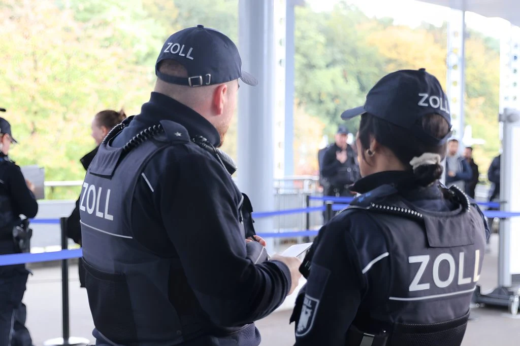 Zoll im Einsatz: Große Mindestlohnkontrollen in Hamburg