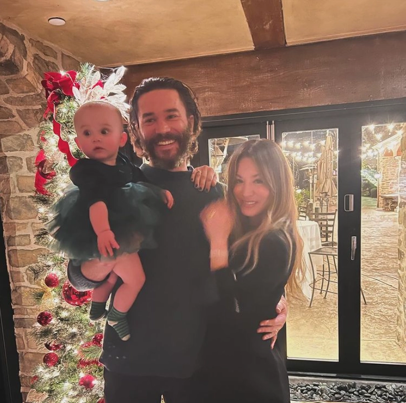 Kaley Cuoco’s umstrittener Erziehungstrick: Bildschirmzeit für Babys