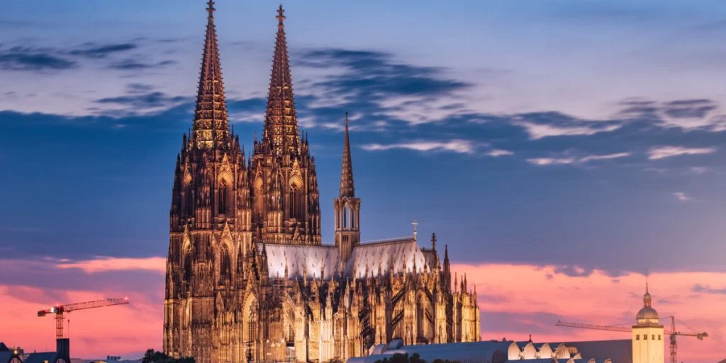 Symbolische Menschenkette: Muslime setzen Zeichen gegen Terror in Köln