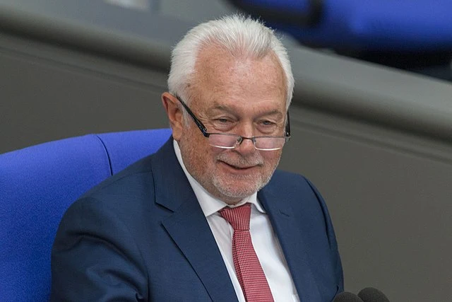 Kubicki lobt Kanzler: Überparteiliche Zusammenarbeit in der Migrationspolitik