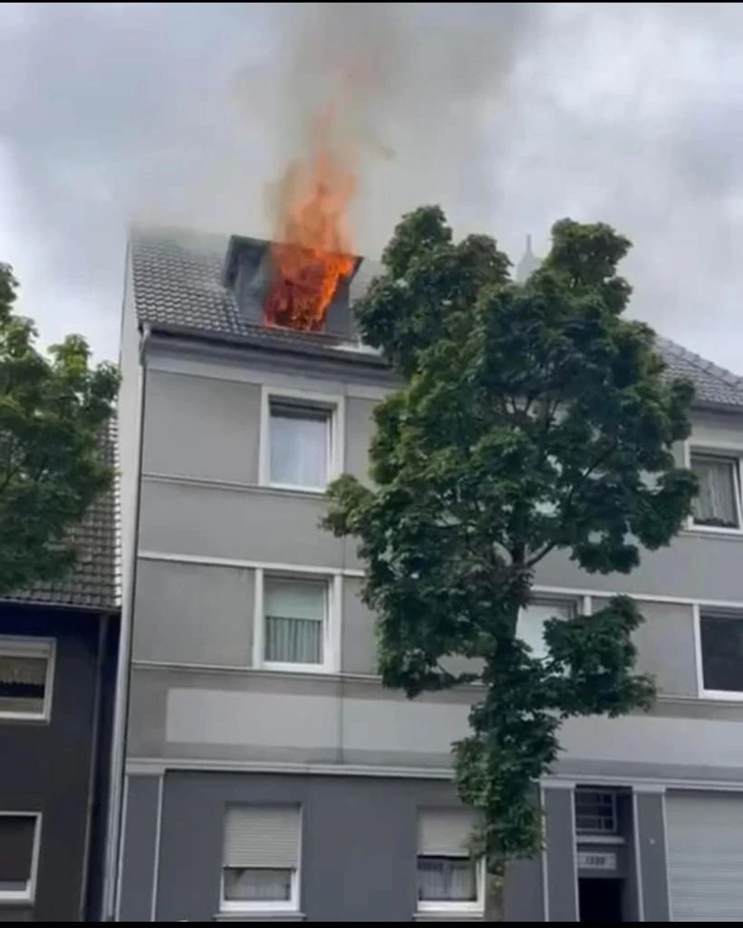 Feuerwehr Gladbeck verhindert größere Schäden bei Dachstuhlbrand