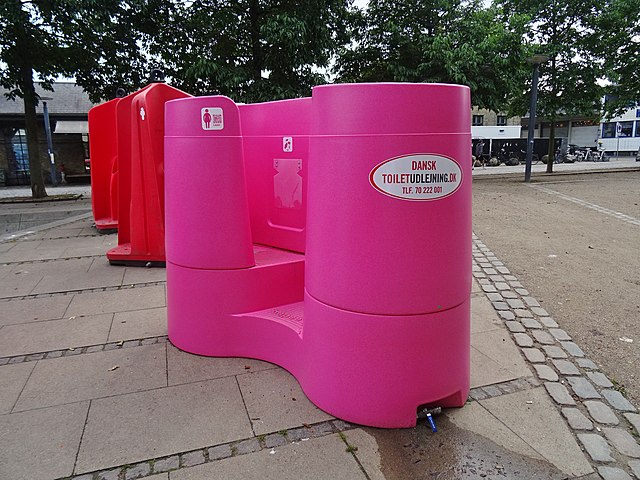 Innovation auf der Kieler Woche: Urinale für Frauen