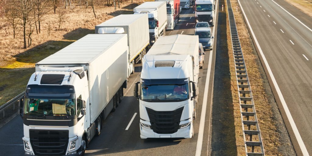 Kampf gegen Maut und CO₂-Abgabe: Lkw-Fahrer demonstrieren