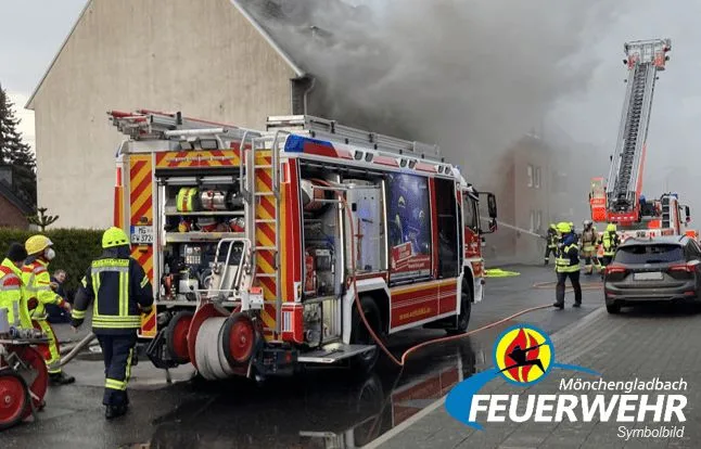 Flammen im Mehrfamilienhaus: Schnelles Handeln der Feuerwehr verhindert Schlimmeres