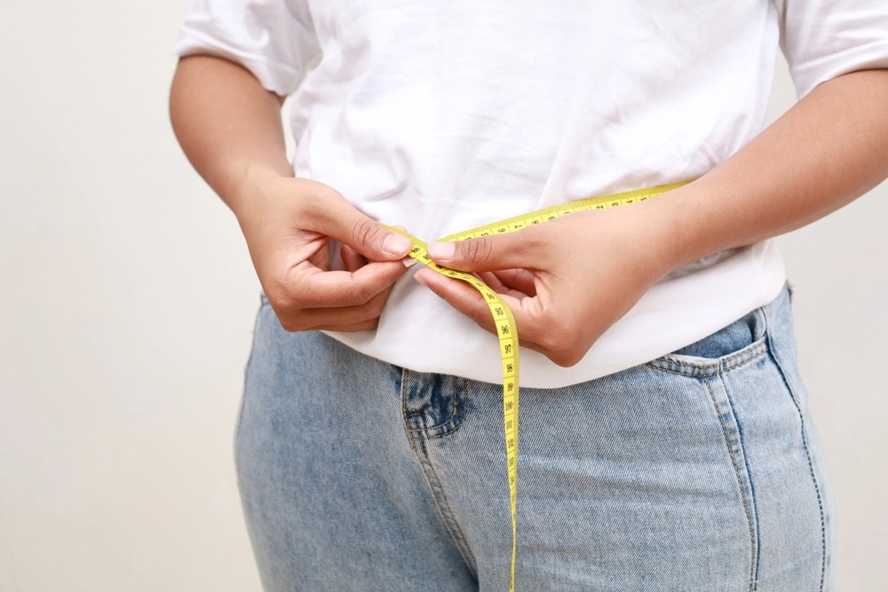 Träumen Sie von einem flacheren Bauch? Diese Tipps helfen ohne extreme Maßnahmen