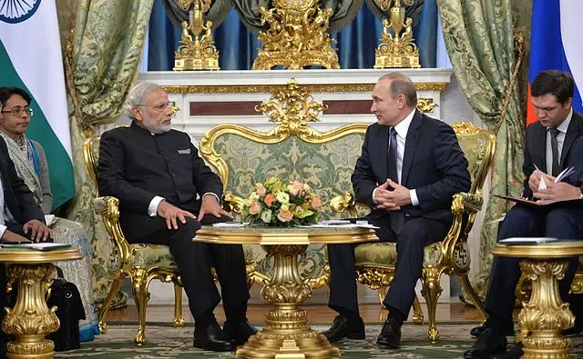 Modi besucht Putin: Zeichen der internationalen Beziehungen