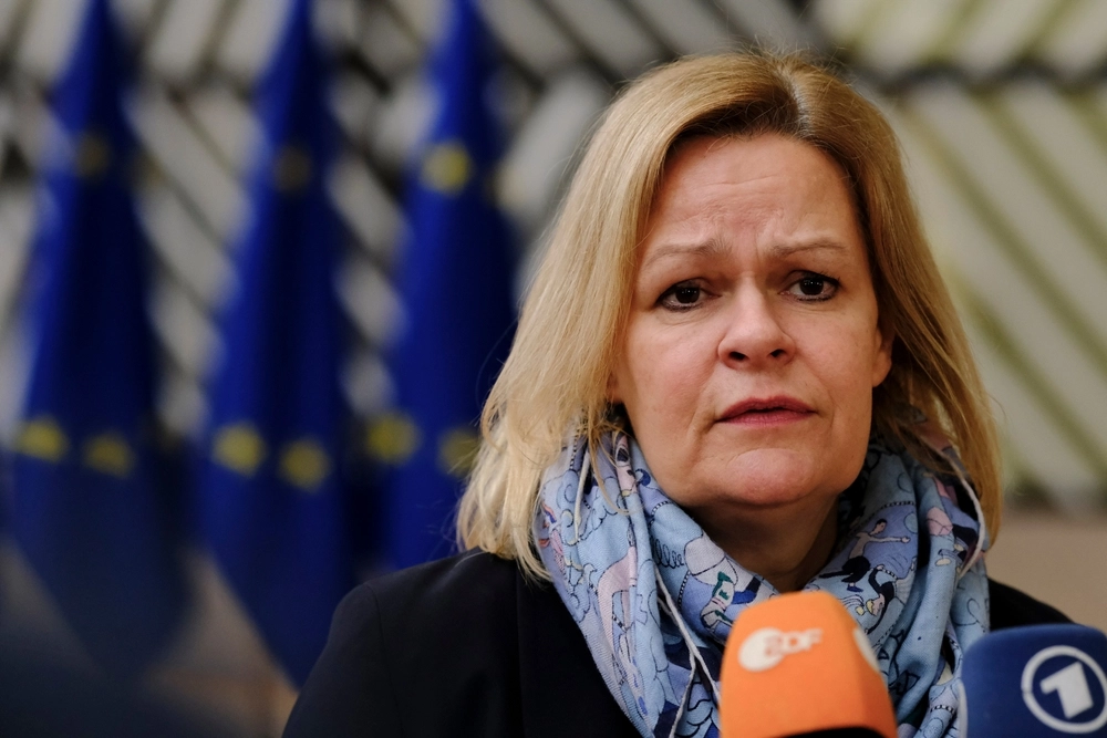 Faeser reagiert auf Ermordung russischen Deserteurs: Sicherheit für Russland-Kritiker