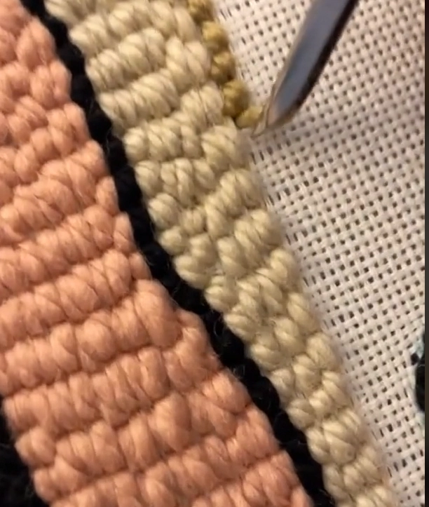 TikTok verrückt nach neuem Hobby: Punch Needle erobert die Herzen