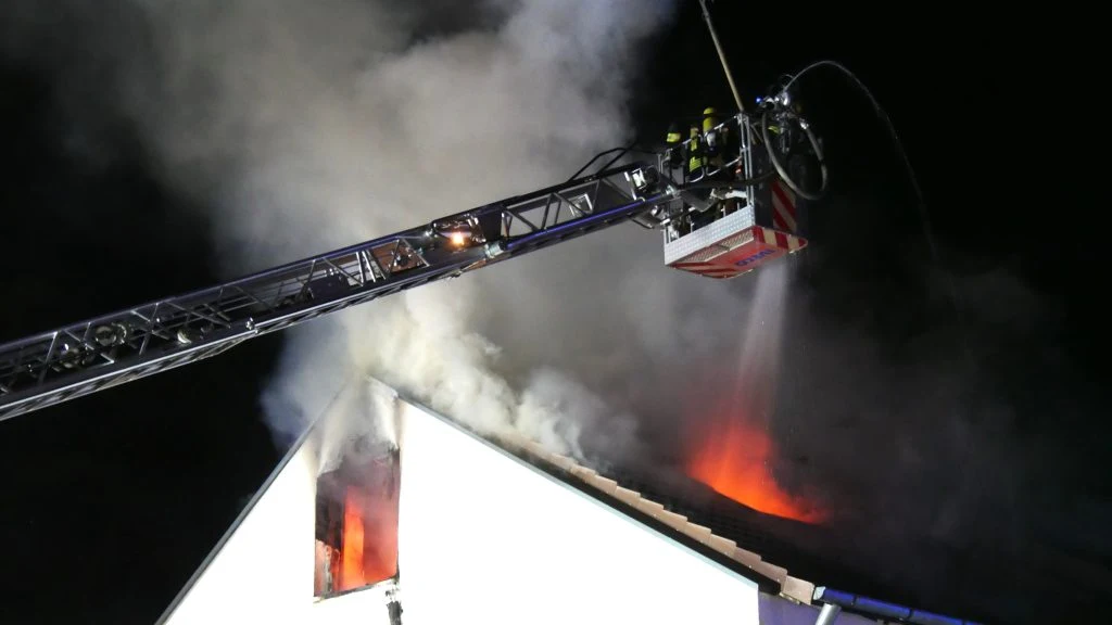 Wohnungsbrand in Celle: Vier Verletzte nach Flammeninferno