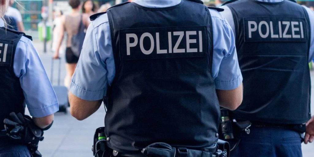 67-Jähriger greift junge Frau mit Baseballschläger an