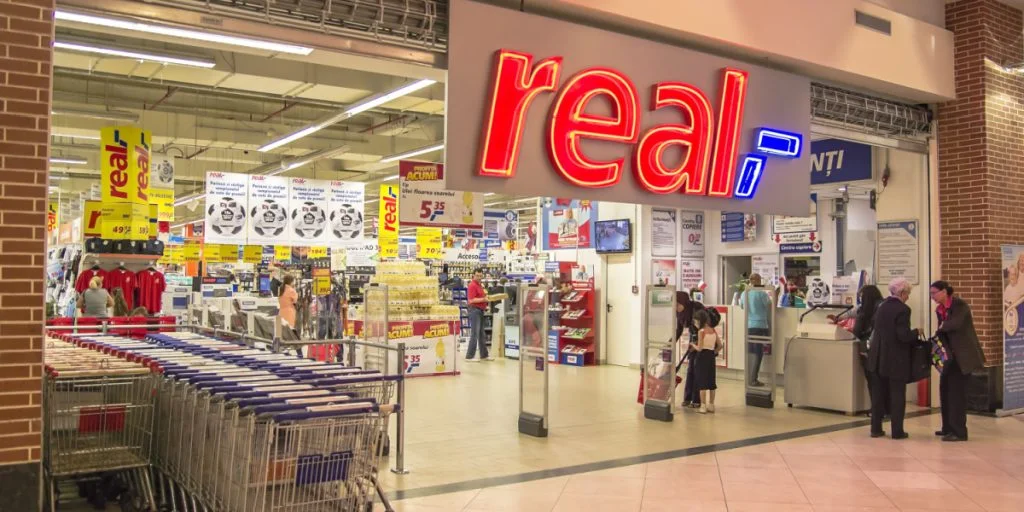 Zahlreiche Real-Mitarbeiter vor dem Aus: Real beendet Geschäftsbetrieb bis 2024 vollständig
