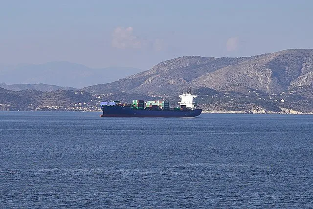 Gefährliche Fracht auf hoher See: Russischer Frachter alarmiert Experten