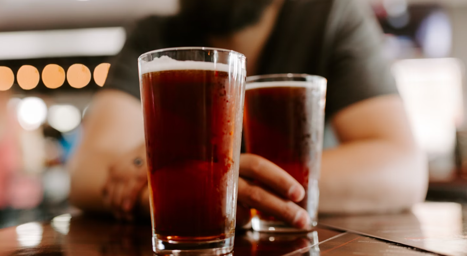 Arzt enthüllt zwei wenig bekannte Nebenwirkungen des täglichen Bierkonsums