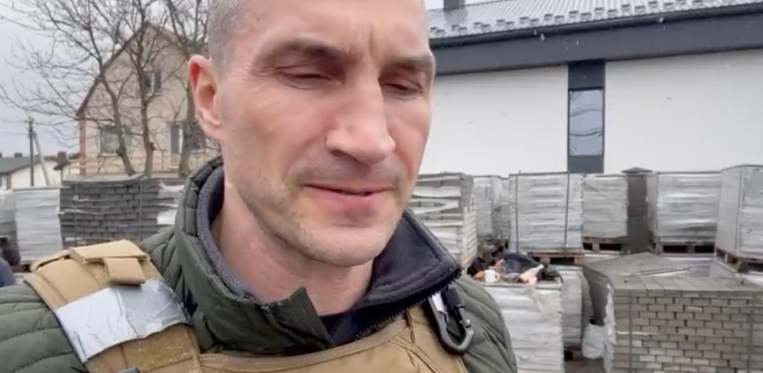 Bürgermeister von Kiew warnt: „Explosionen in der Hauptstadt. Dringend in Schutzräume!“