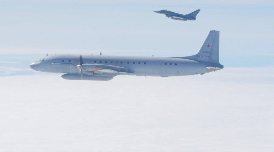 Deutsche Kampfjets fangen russisches Flugzeug über der Ostsee ab