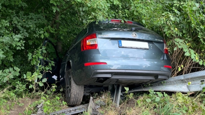 64-jähriger Mann verliert Kontrolle über sein Auto und verursacht 26.000 Euro Schaden