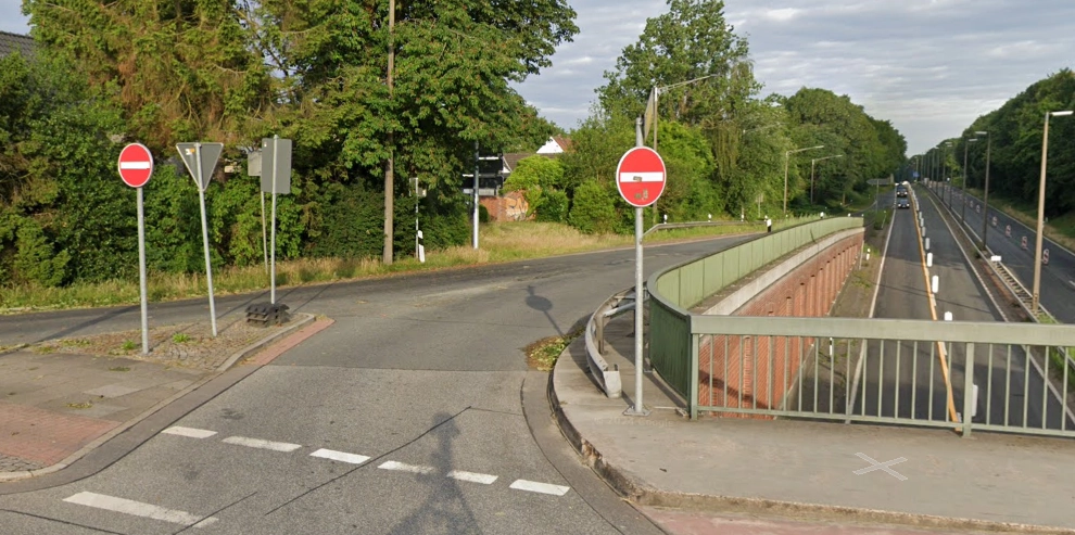 Schwerer Verkehrsunfall in Bremen: Zwölfjähriger von Kleinbus überrollt