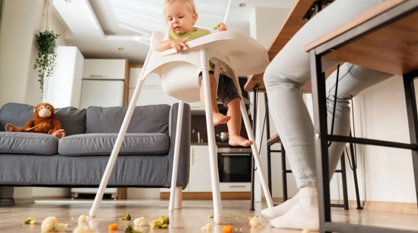 Mutter nimmt Baby ins Café mit: Musste anschließend selbst aufkehren