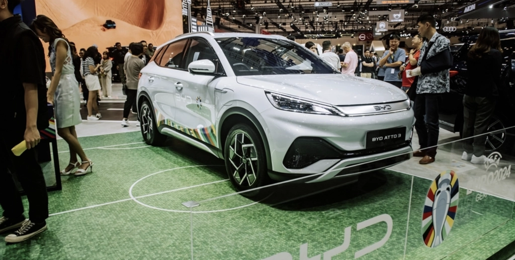 Chinas Luxus-Elektroauto-Offensive bedroht Porsche und Mercedes