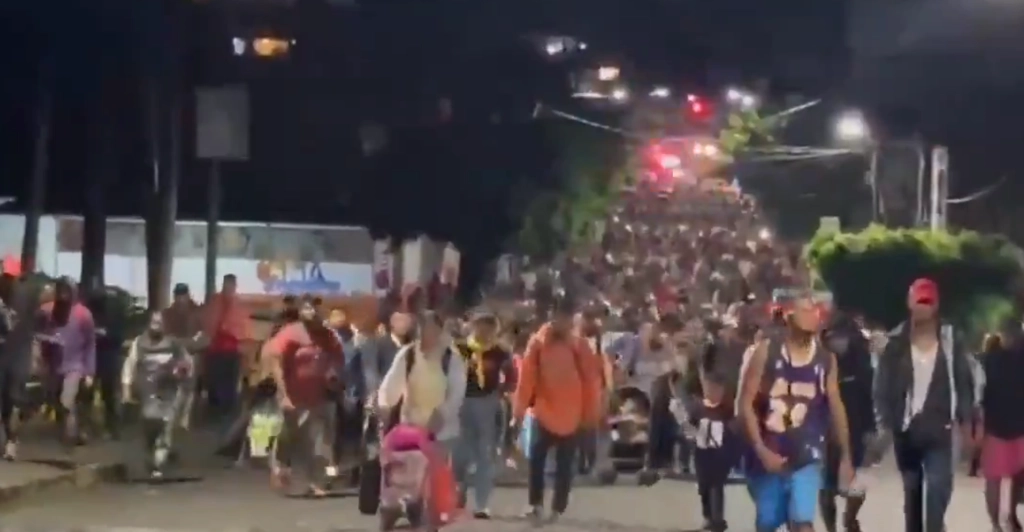 Tausende Migranten bilden Karawane, um die USA vor Trumps Amtsübernahme zu erreichen