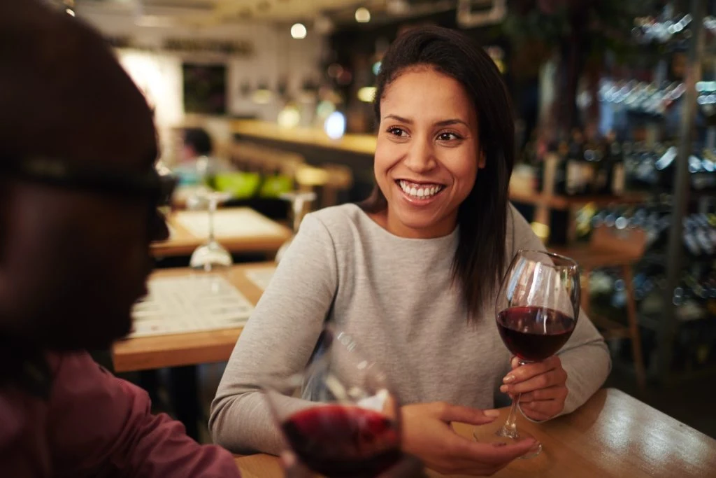 Was ist gesünder – Rotwein oder Weißwein? Forschende haben die Antwort gefunden