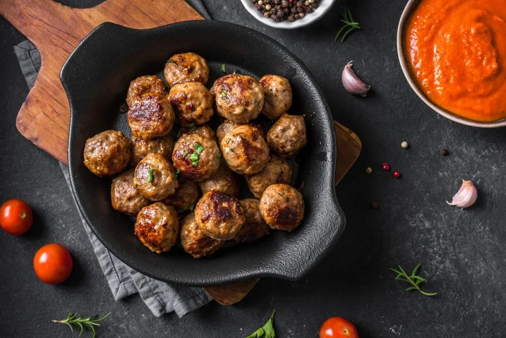 Perfekt für kalte Tage: Schupfnudel-Pfanne mit Hackbällchen