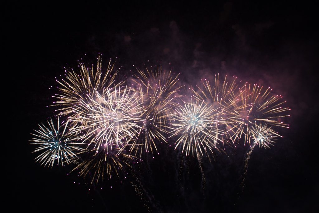 Warum feiern wir Silvester mit Feuerwerk?